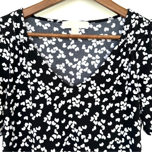 Michael Kors  jersey knit top with a v-neckline and short sleeves - Picture 5 of 10